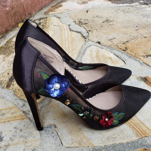 Betsy Johnson Jewel Pump - Picture 3 of 16